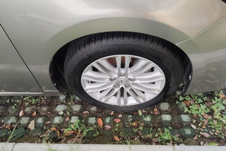 Used Lexus ES 2015 200 Elite Edition Right Front Wheel Hub