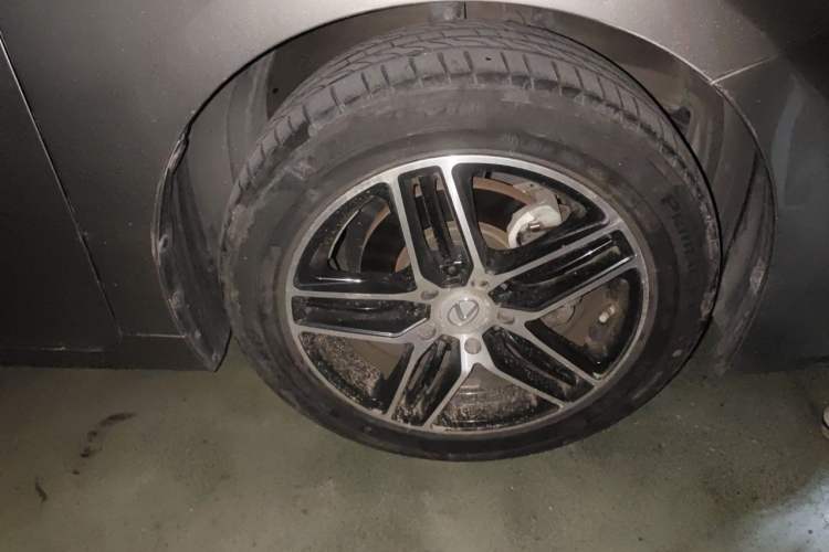 Used Lexus ES 2015 300h Comfort Edition Right Front Wheel Hub