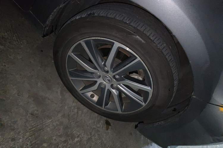Used Lexus ES 2015 300h Comfort Edition Right Front Wheel Hub