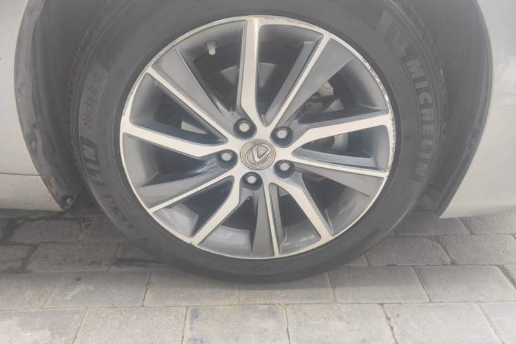 Used Lexus ES 2015 300h Luxury Edition Right Front Wheel Hub