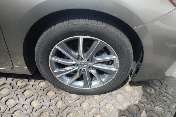 Used Lexus ES 2015 300h Comfort Edition Right Front Wheel Hub