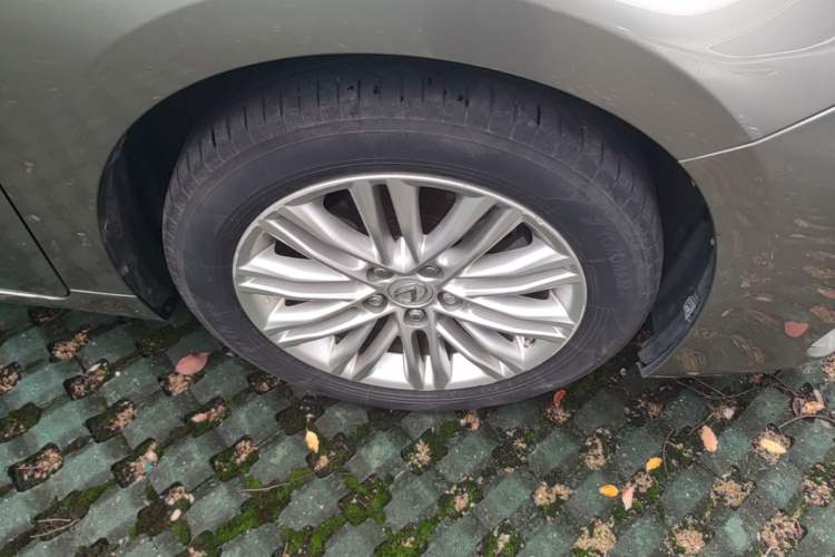 Used Lexus ES 2015 200 Elite Edition Right Front Wheel Hub