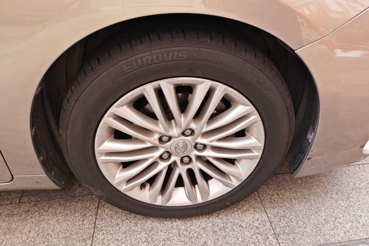 Used Lexus ES 2015 200 Elite Edition Right Front Wheel Hub