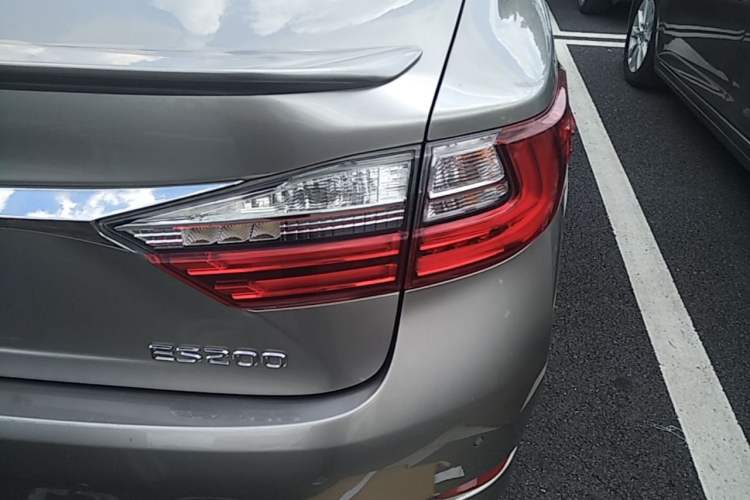 Used Lexus ES 2015 200 Elite Edition Right Rear Taillight