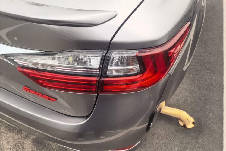 Used Lexus ES 2015 200 Elite Edition Right Rear Taillight