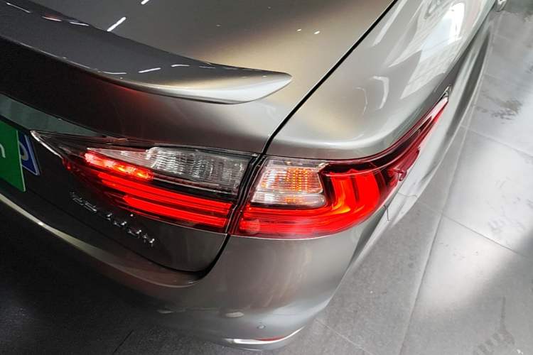 Used Lexus ES 2015 300h Comfort Edition Right Rear Taillight