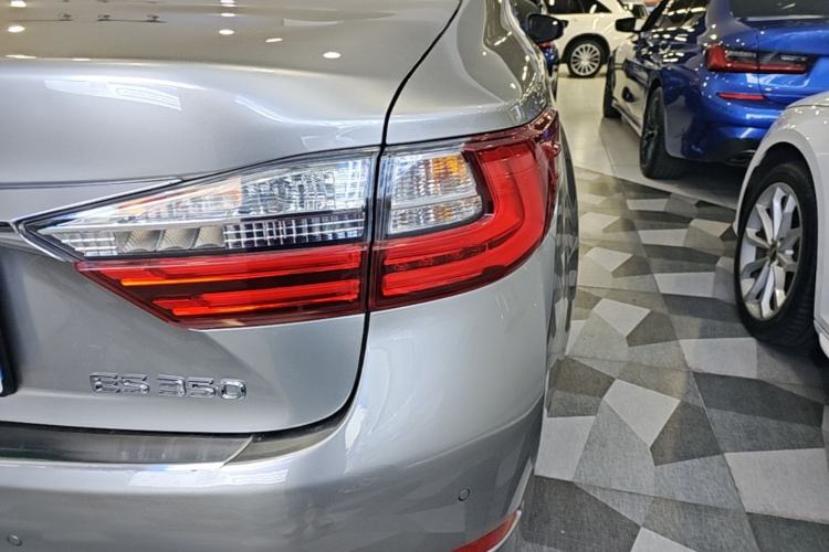 Used Lexus ES 2015 250 Elegant Edition Right Rear Taillight