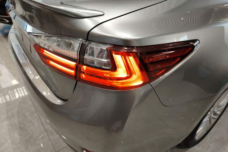 Used Lexus ES 2015 200 Elite Edition Right Rear Taillight