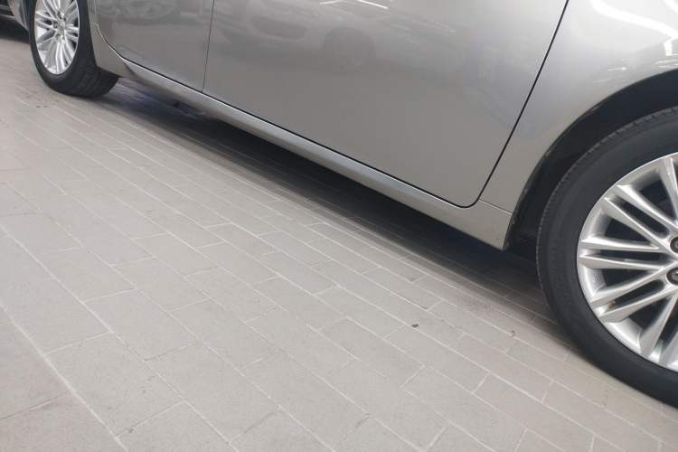 Used Lexus ES 2015 200 Elite Edition Right Side Sill