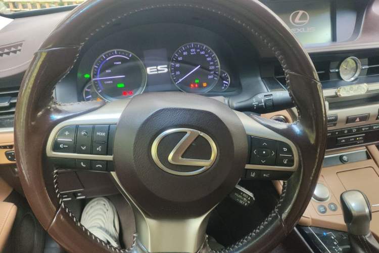 Used Lexus ES 2015 300h Comfort Edition Steering Wheel