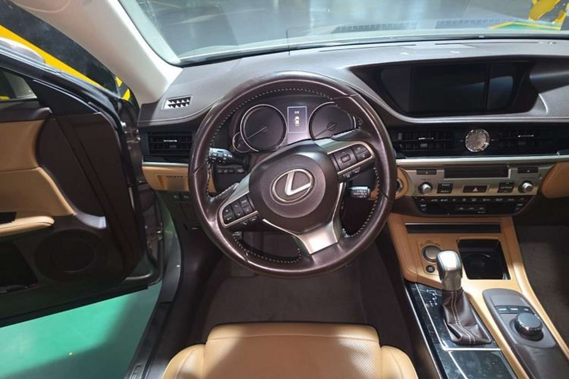 Used Lexus ES 2015 300h Comfort Edition Steering Wheel