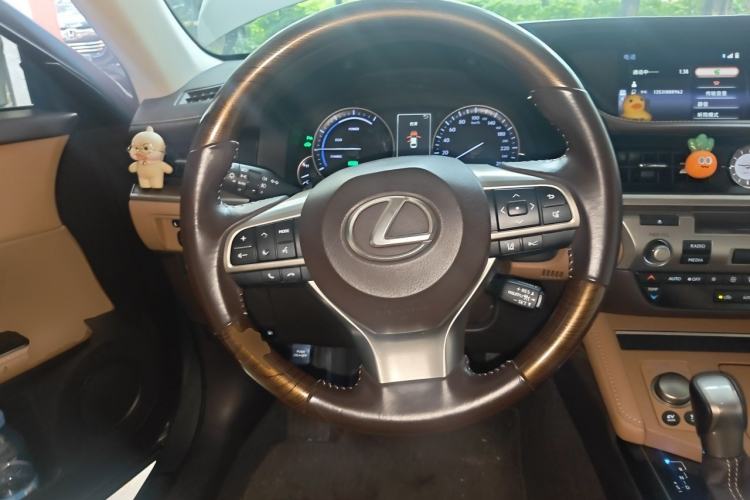 Used Lexus ES 2015 300h Comfort Edition Steering Wheel