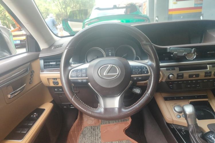 Used Lexus ES 2015 300h Luxury Edition Steering Wheel