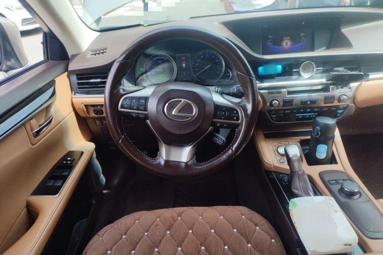Used Lexus ES 2015 300h Comfort Edition Steering Wheel