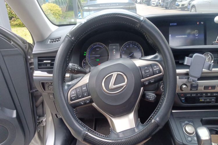 Used Lexus ES 2015 300h Comfort Edition Steering Wheel
