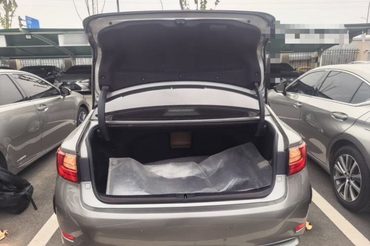 Used Lexus ES 2015 200 Elite Edition Trunk