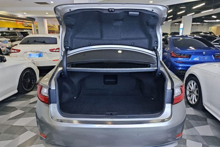 Used Lexus ES 2015 250 Elegant Edition Trunk
