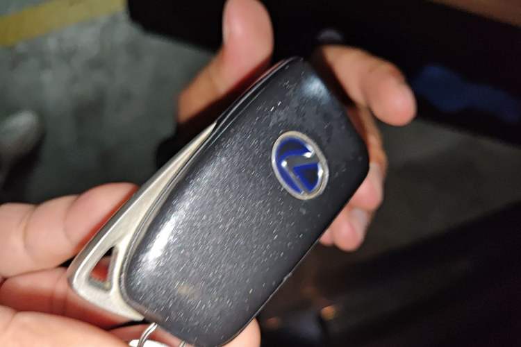 Used Lexus ES 2015 300h Comfort Edition Vehicle Key