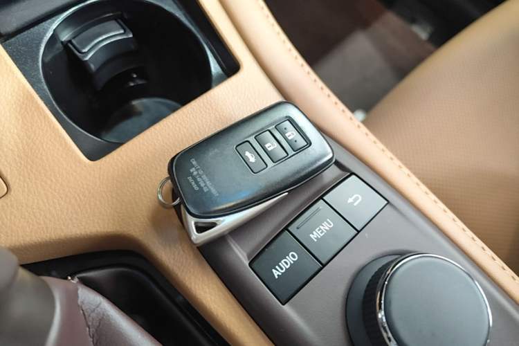 Used Lexus ES 2015 300h Comfort Edition Vehicle Key
