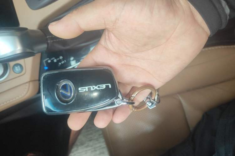 Used Lexus ES 2015 300h Luxury Edition Vehicle Key
