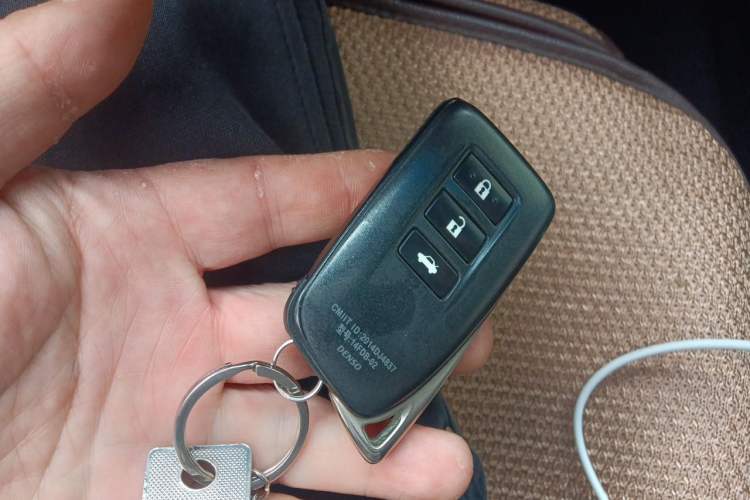 Used Lexus ES 2015 300h Comfort Edition Vehicle Key
