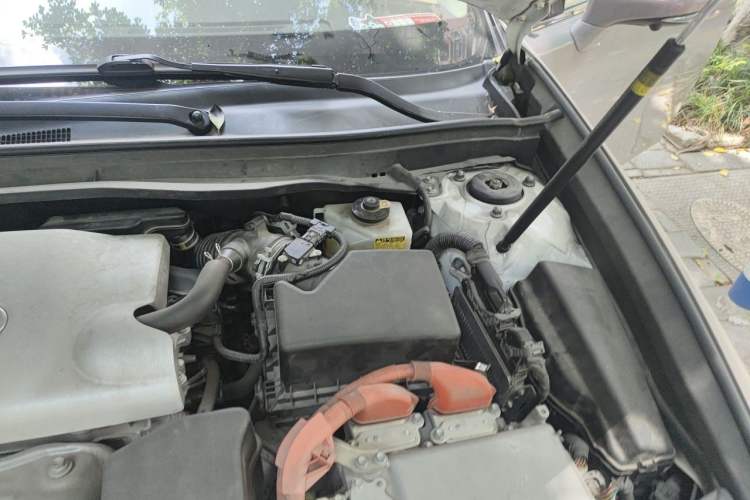 Used Lexus ES 2015 300h Comfort Edition Engine Bay Left