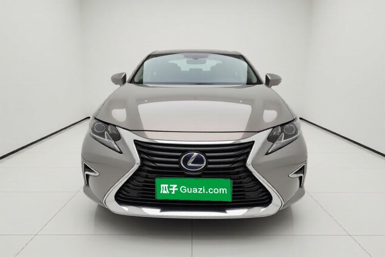 Used Lexus ES 2015 300h Comfort Edition Front