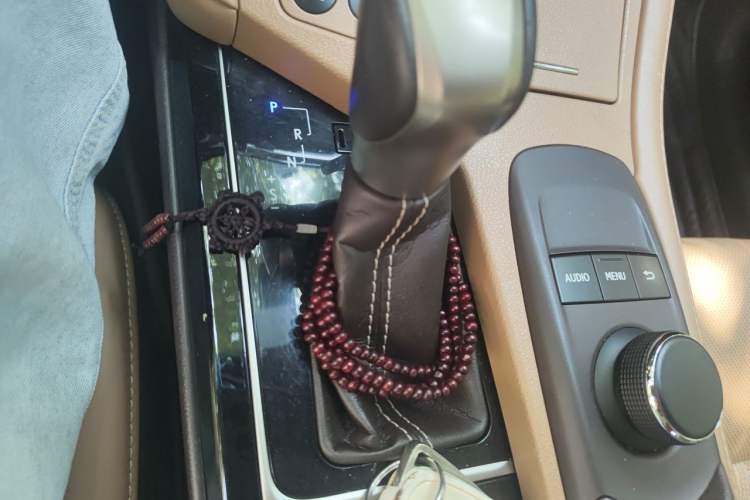 Used Lexus ES 2015 300h Comfort Edition Gear Lever