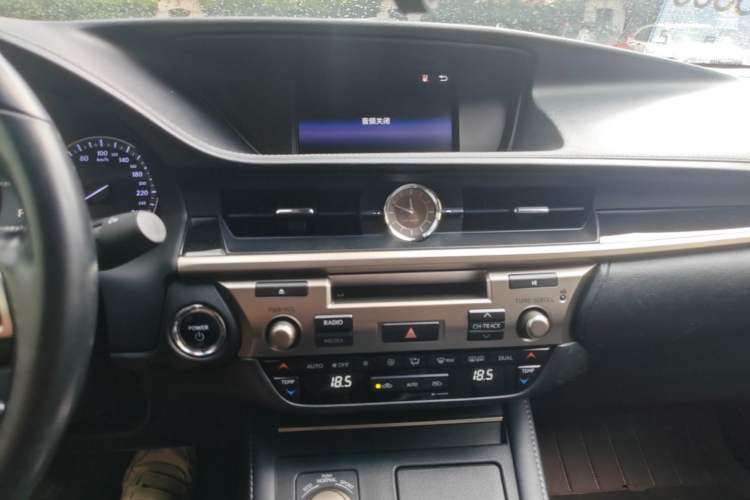 Used Lexus ES 2015 300h Comfort Edition Audio And AC Panel