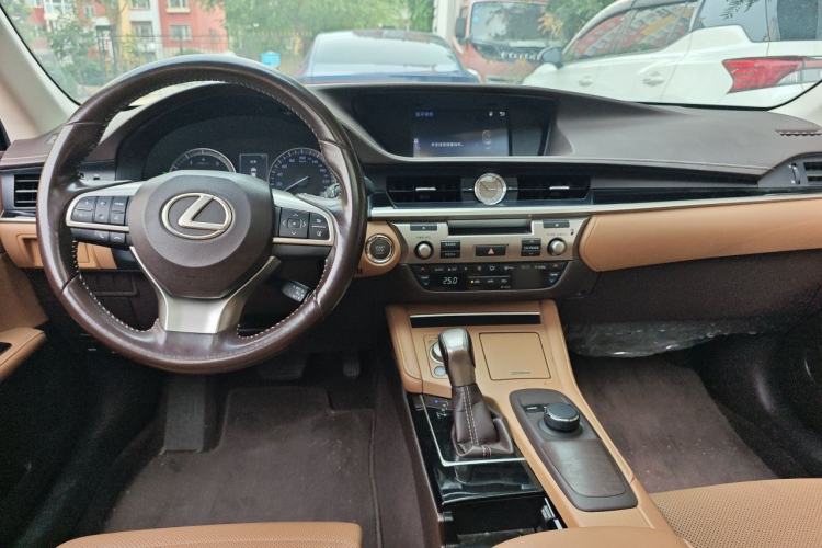 Used Lexus ES 2015 200 Elite Edition Center Console
