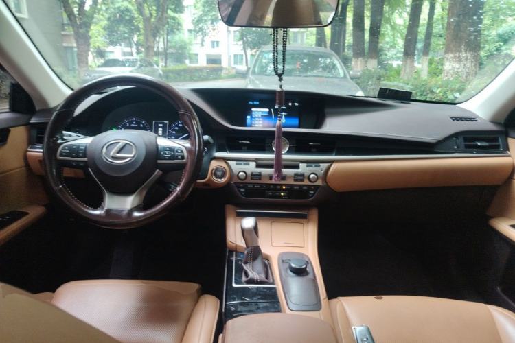 Used Lexus ES 2015 200 Elite Edition Center Console