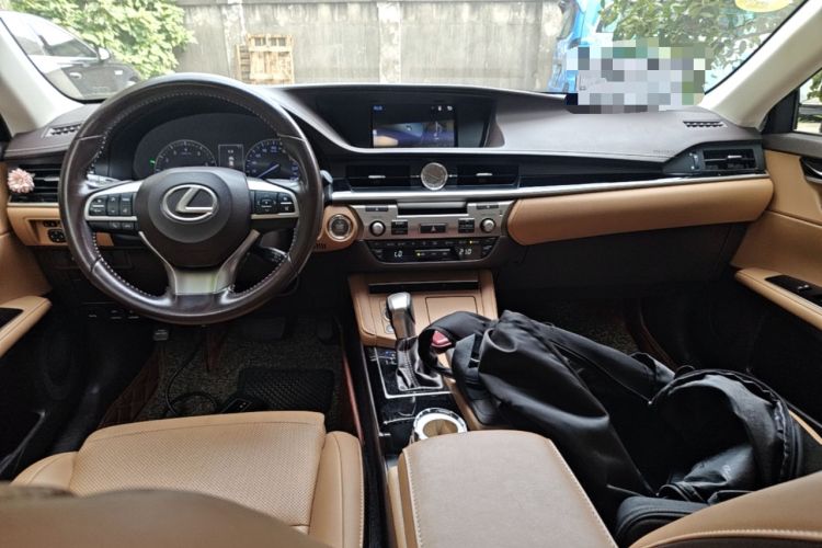 Used Lexus ES 2015 200 Elite Edition Center Console