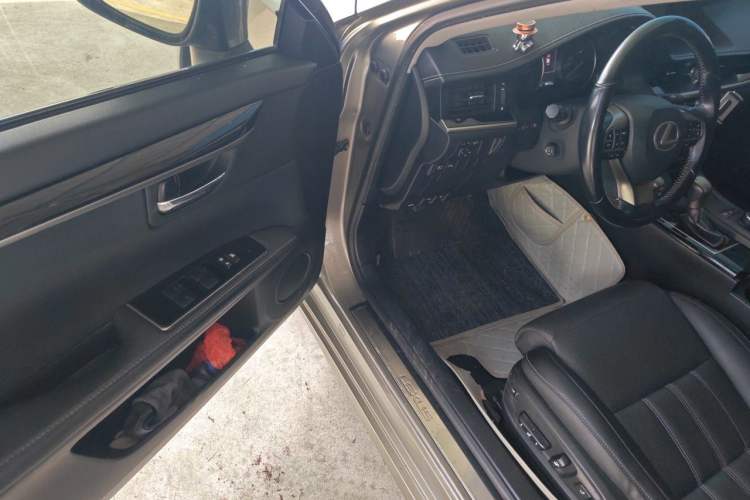 Used Lexus ES 2015 300h Comfort Edition Driver Seat