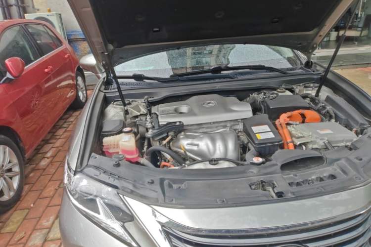 Used Lexus ES 2015 300h Comfort Edition Engine Bay Right
