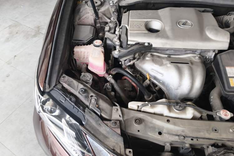 Used Lexus ES 2015 300h Comfort Edition Engine Bay Right