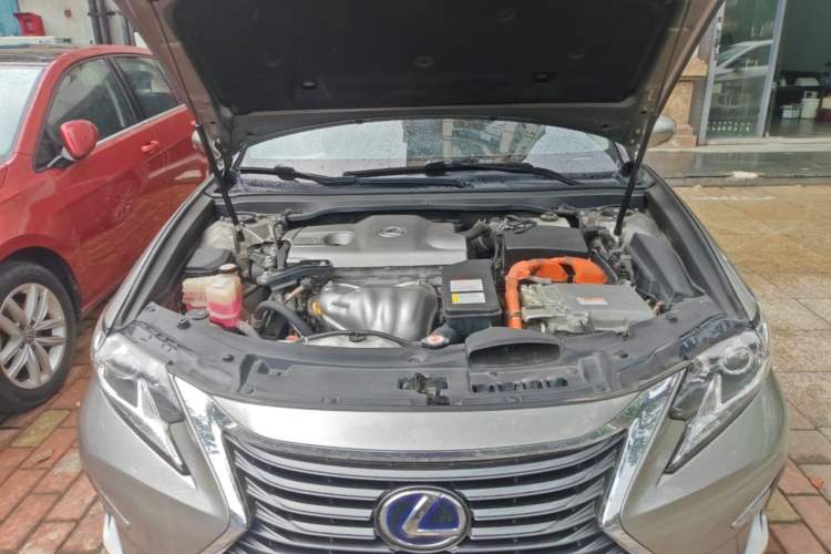 Used Lexus ES 2015 300h Comfort Edition Engine Bay