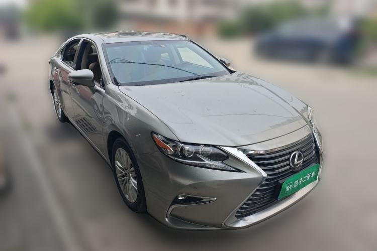 Used Lexus ES 2015 200 Elite Edition Front Right 45 Deg