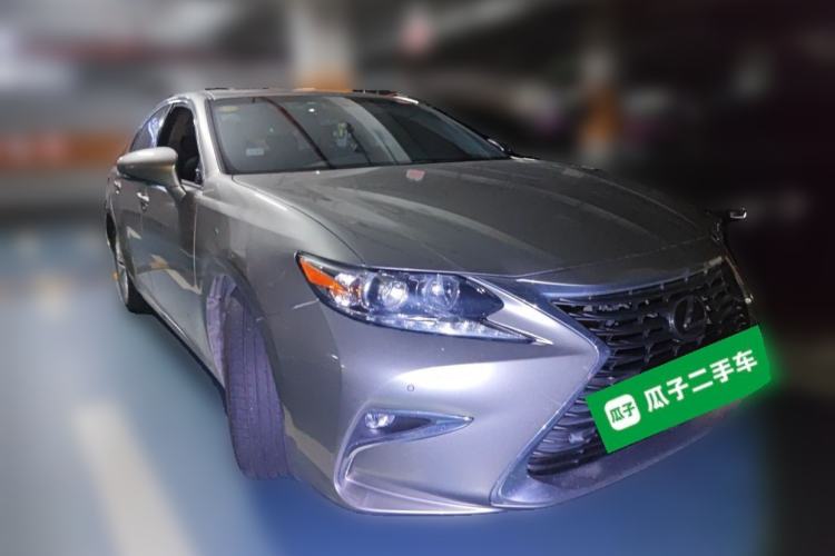 Used Lexus ES 2015 200 Elite Edition Front Right 45 Deg