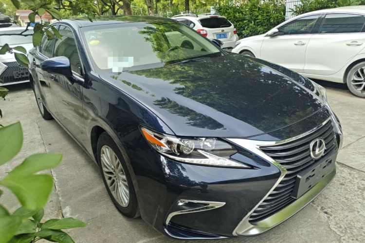 Used Lexus ES 2015 200 Elite Edition Front Right 45 Deg