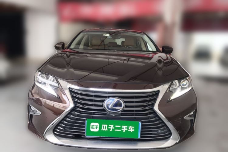 Used Lexus ES 2015 300h Comfort Edition Front