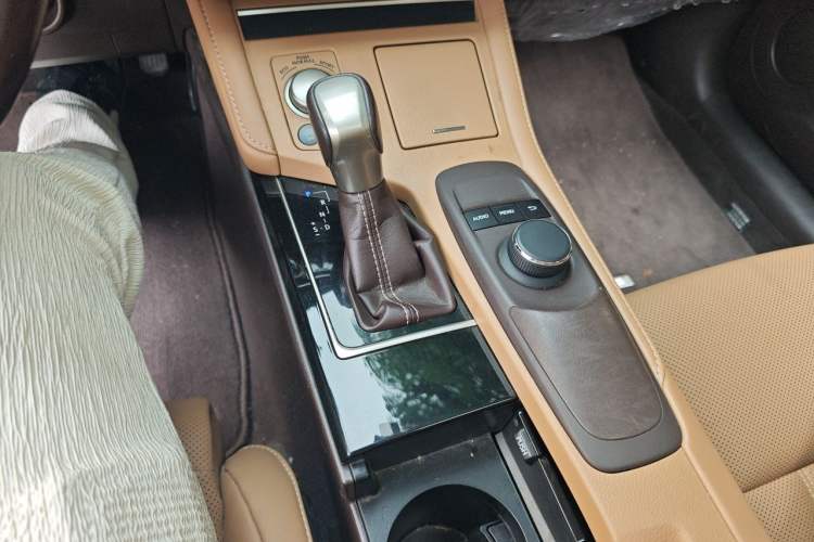 Used Lexus ES 2015 200 Elite Edition Gear Lever