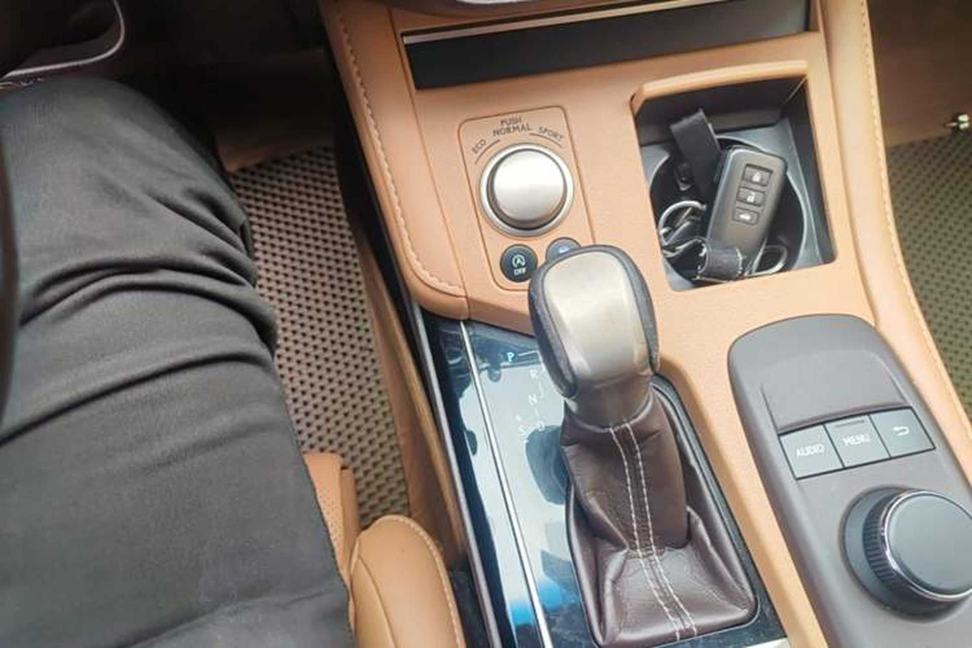 Used Lexus ES 2015 200 Elite Edition Gear Lever