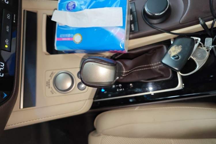 Used Lexus ES 2015 200 Elite Edition Gear Lever