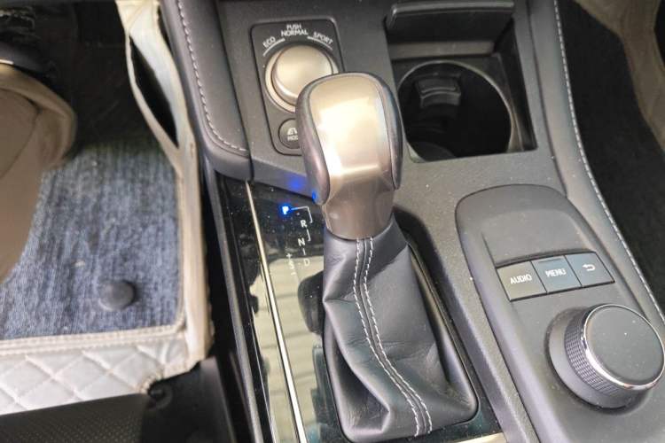 Used Lexus ES 2015 300h Comfort Edition Gear Lever