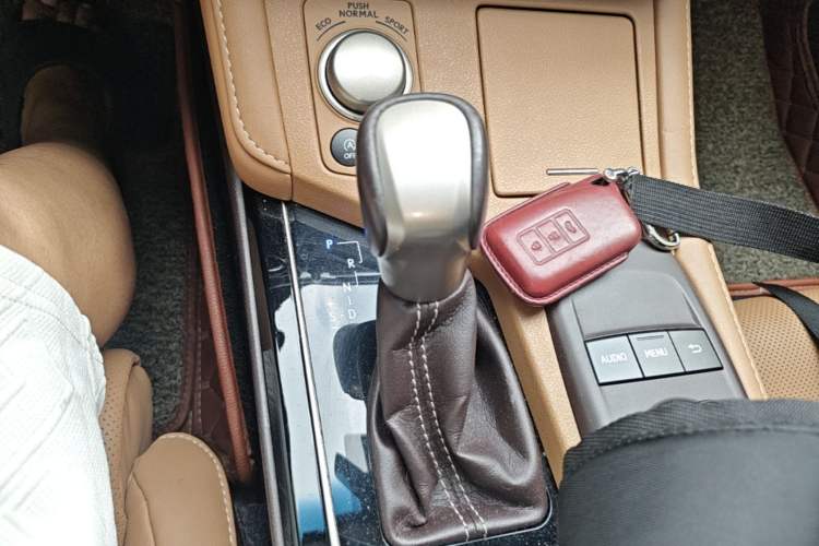 Used Lexus ES 2015 200 Elite Edition Gear Lever