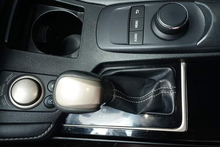 Used Lexus ES 2015 200 Elite Edition Gear Lever