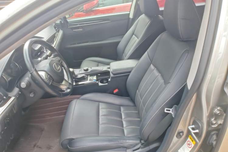 Used Lexus ES 2015 300h Comfort Edition Left Front Seat