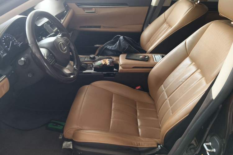 Used Lexus ES 2015 300h Comfort Edition Left Front Seat