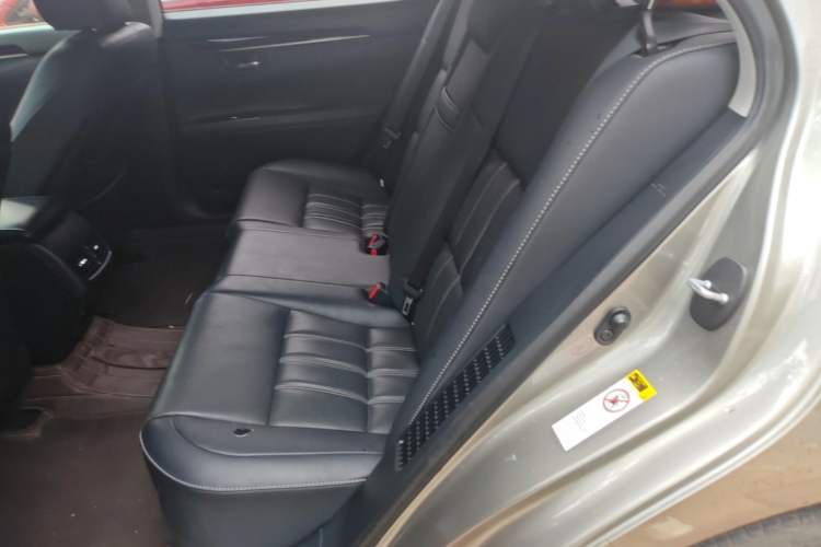 Used Lexus ES 2015 300h Comfort Edition Left Rear Seat