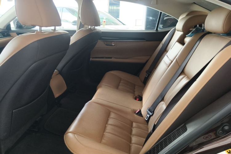 Used Lexus ES 2015 300h Comfort Edition Left Rear Seat